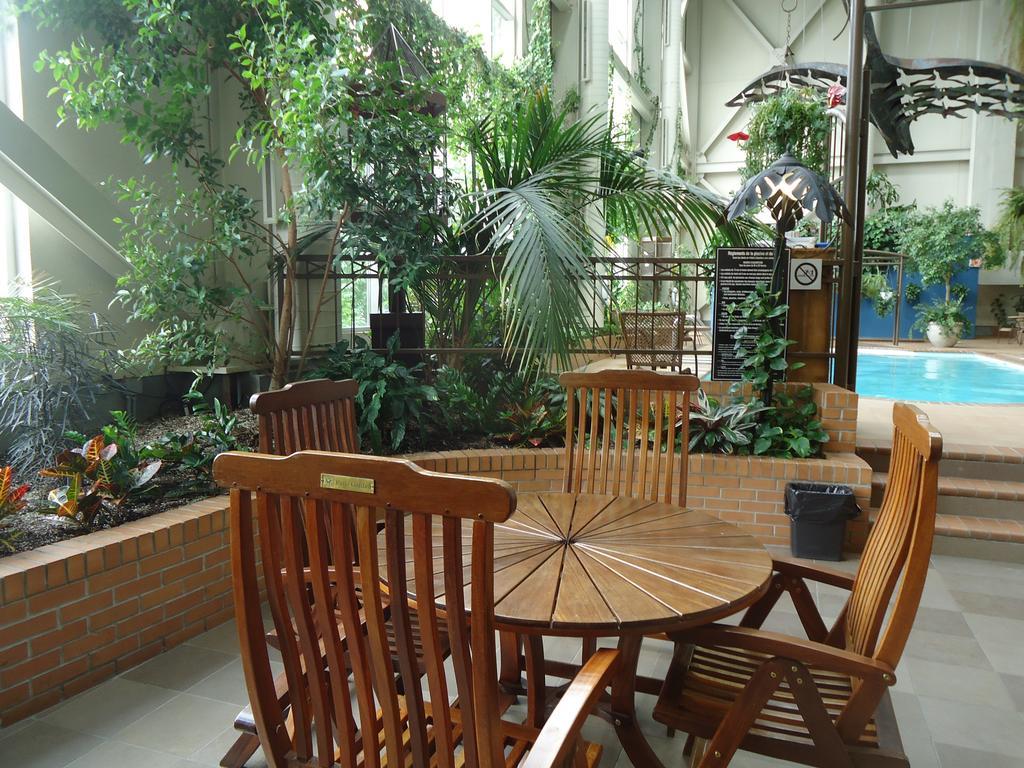 לוויס Hotel L'Oie Des Neiges מראה חיצוני תמונה